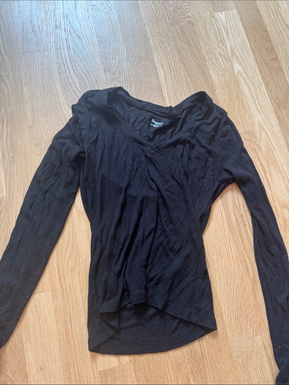 No Boundaries Black Ribbed V-Neck Long-Sleeve Tee